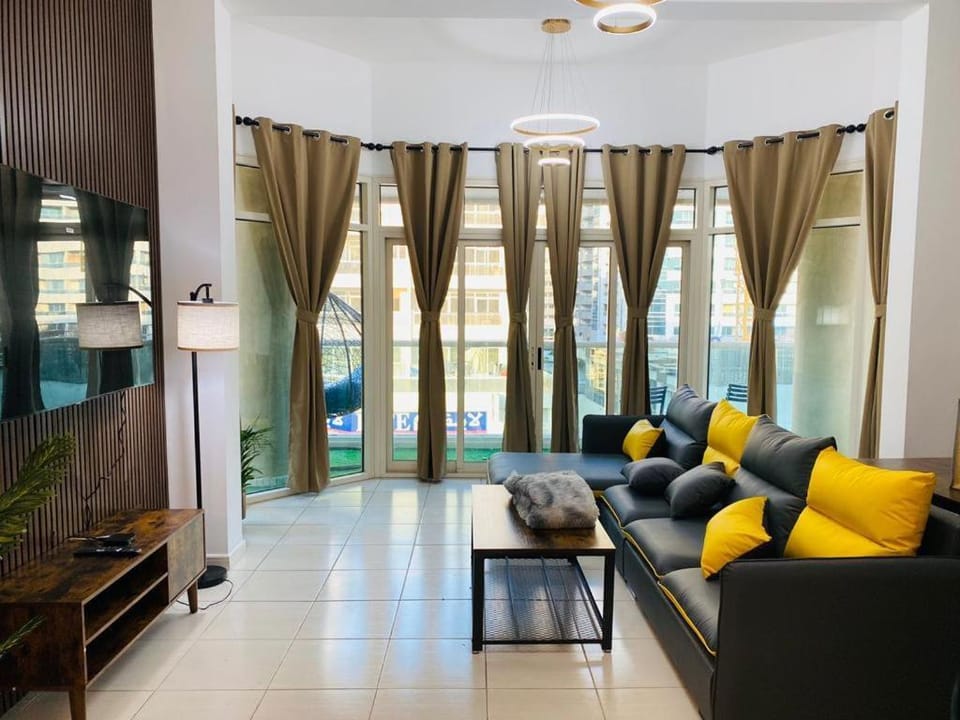 Beautiful 2 bdrm Apartment in Marina by JBR Beach Apartment in Dubai