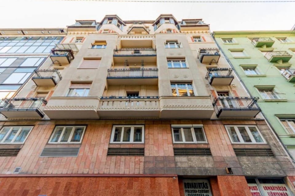 Alice 3 Apartment in Blaha Lujza square Apartment in Budapest