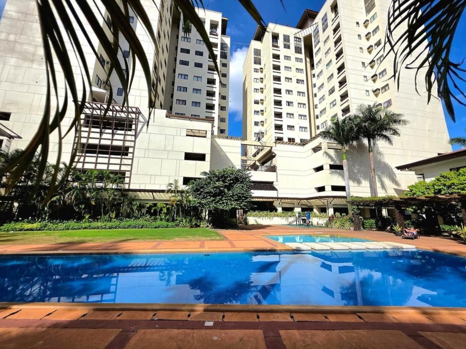 Property building, Day, Pool view, Swimming pool, Swimming pool, sunbed