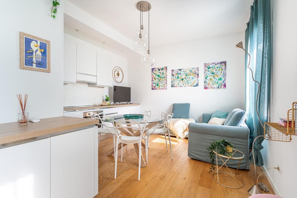 Living room, Seating area, Dining area, Lunch