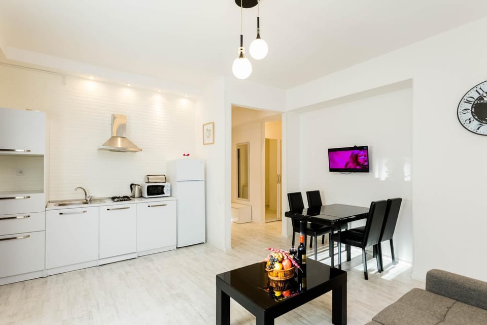 TV and multimedia, Kitchen or kitchenette, Living room, Seating area, Dining area, minibar, oven, stove, toaster