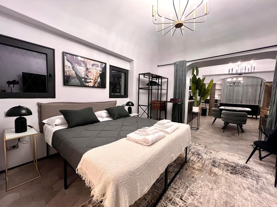 Bedroom, locker