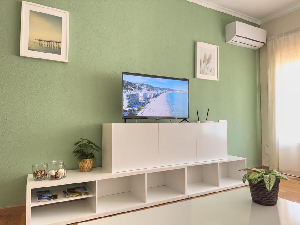 TV and multimedia, Living room, Dining area, air conditioner