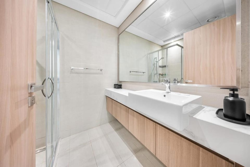 Elegant 1BR Near Downtown Azizi Riviera 3 Apartment in Dubai