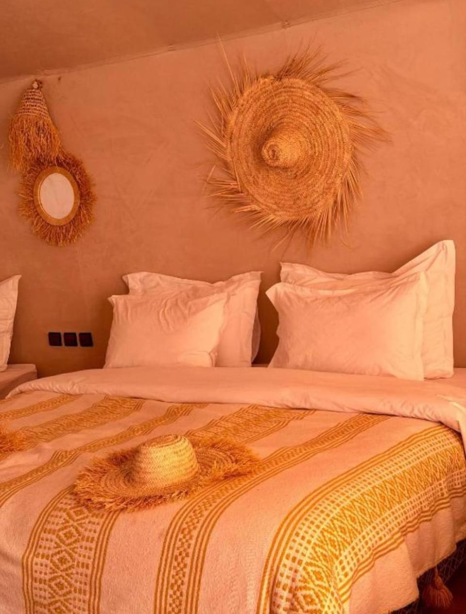 Property building, Bed, Photo of the whole room, Bedroom