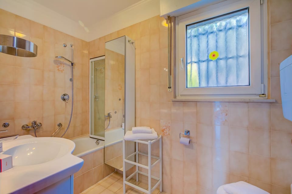 Bathroom, Bath