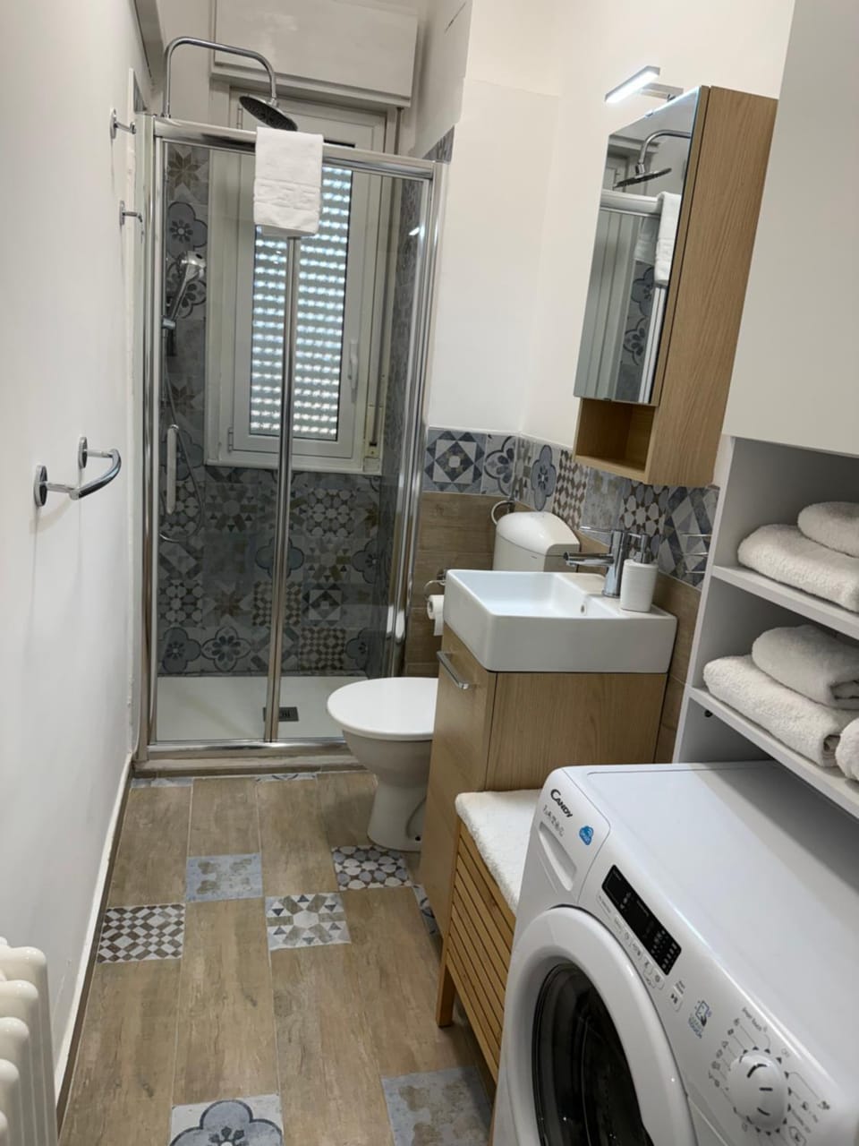 Toilet, Bathroom, washing machine