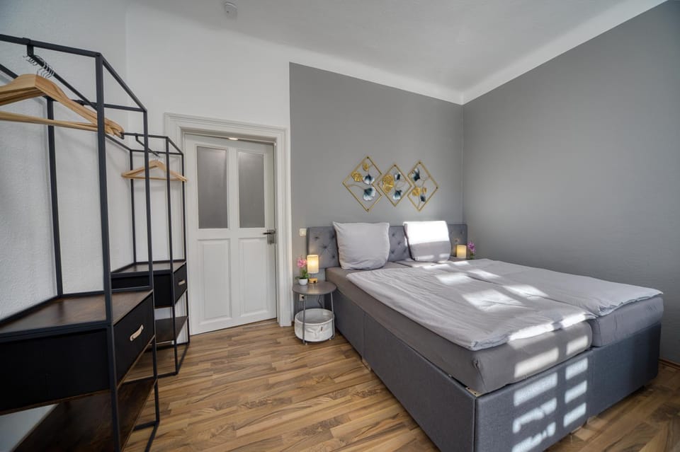 Bedroom, wardrobe