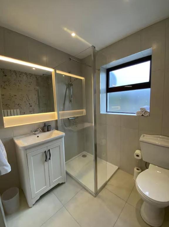 Shower, hair dryier, towels, towels