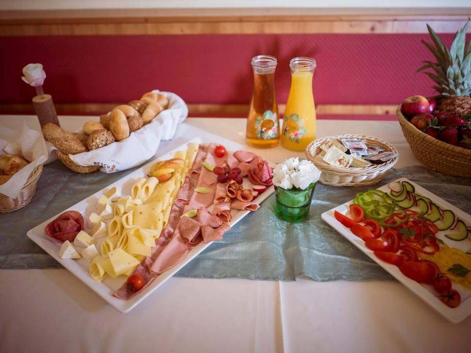 Restaurant/places to eat, Restaurant/places to eat, Dining area, Food, Food, Breakfast, Buffet breakfast, Buffet breakfast, Lunch, Lunch
