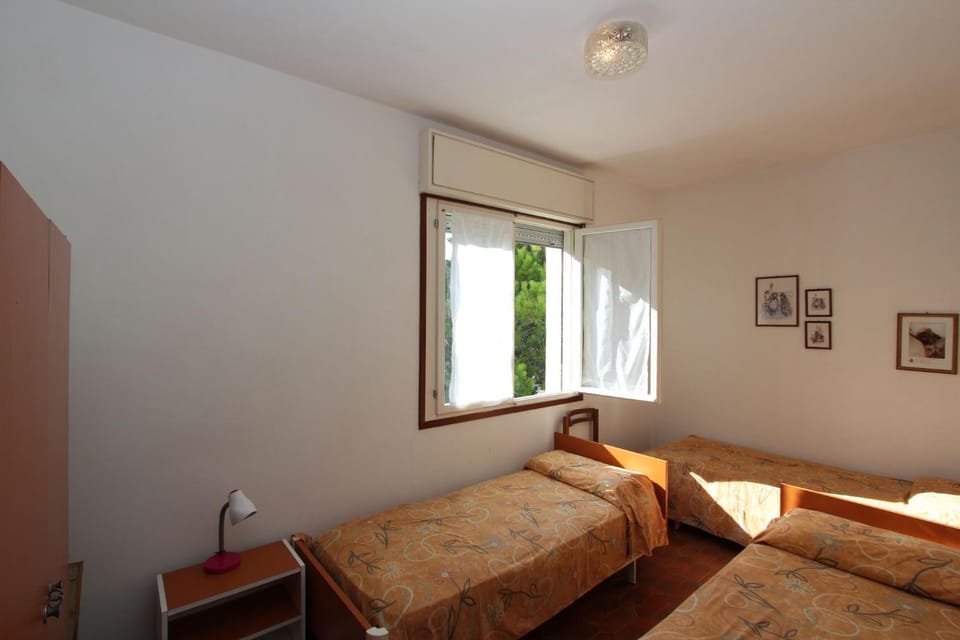 Bed, Decorative detail, Bedroom