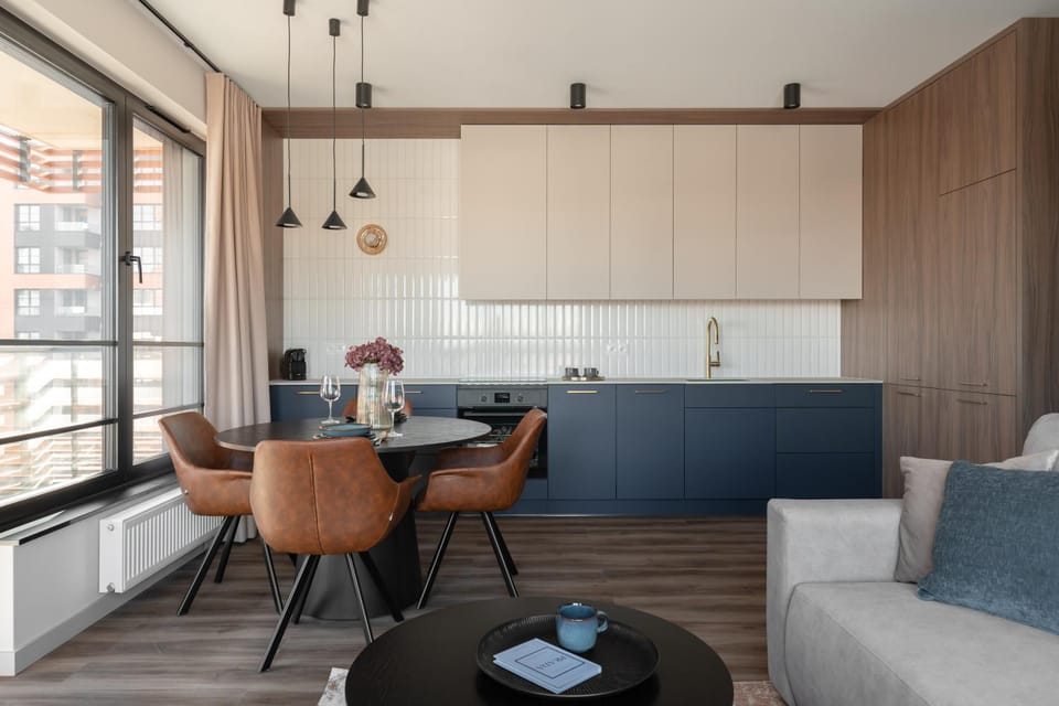 Kitchen or kitchenette, Living room, Seating area, Dining area
