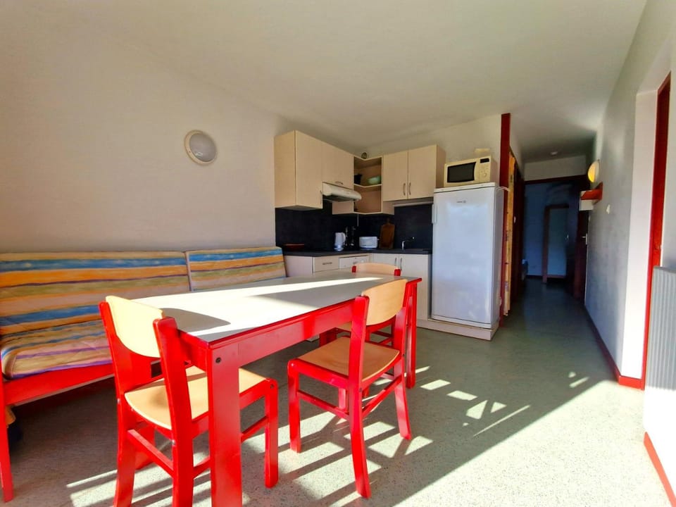 B4 Vue Montagnes Piscine Apartment in French Basque Country
