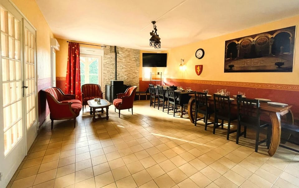 TV and multimedia, Living room, Dining area