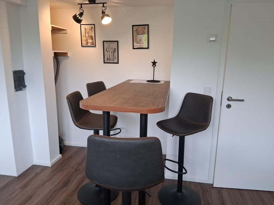 Seating area, Dining area