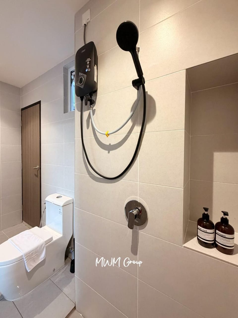 Shower, Toilet