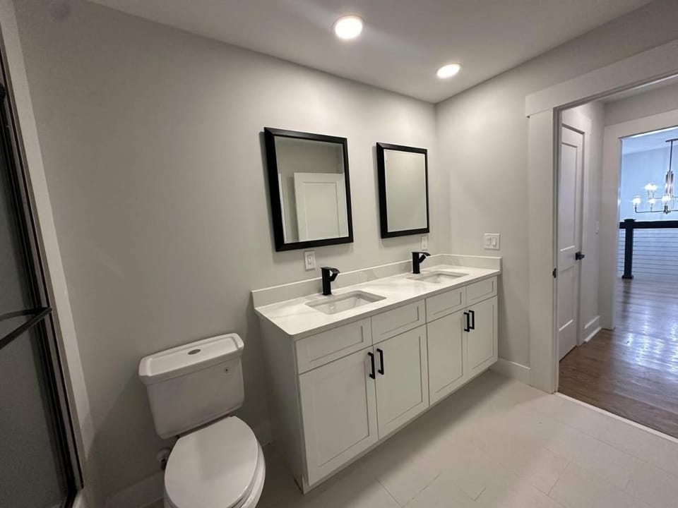The Luxe Riverdale Retreat House in Riverdale
