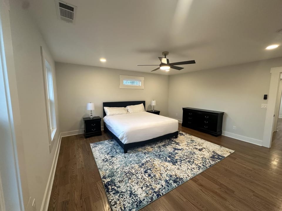 The Luxe Riverdale Retreat House in Riverdale