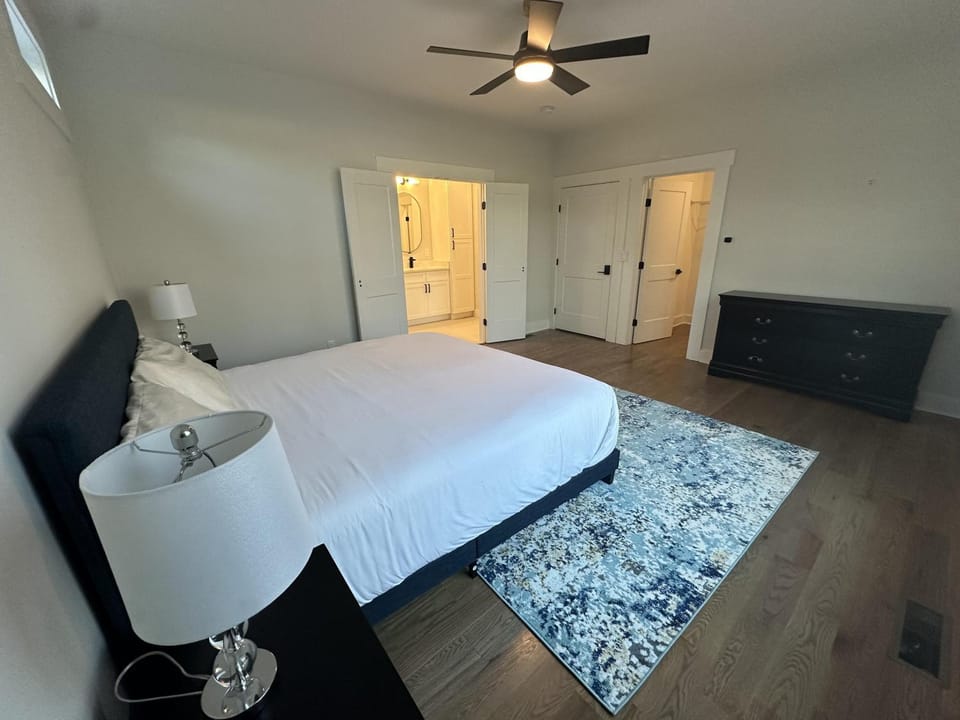 The Luxe Riverdale Retreat House in Riverdale