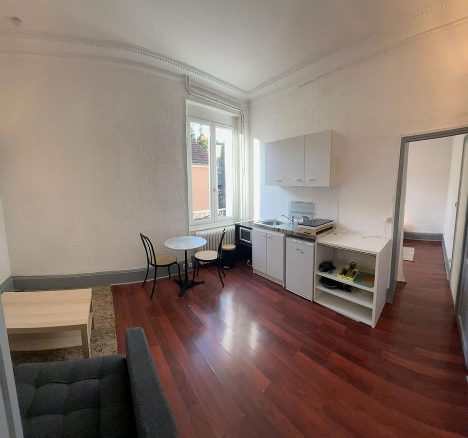 Living room, Seating area, Dining area, stove