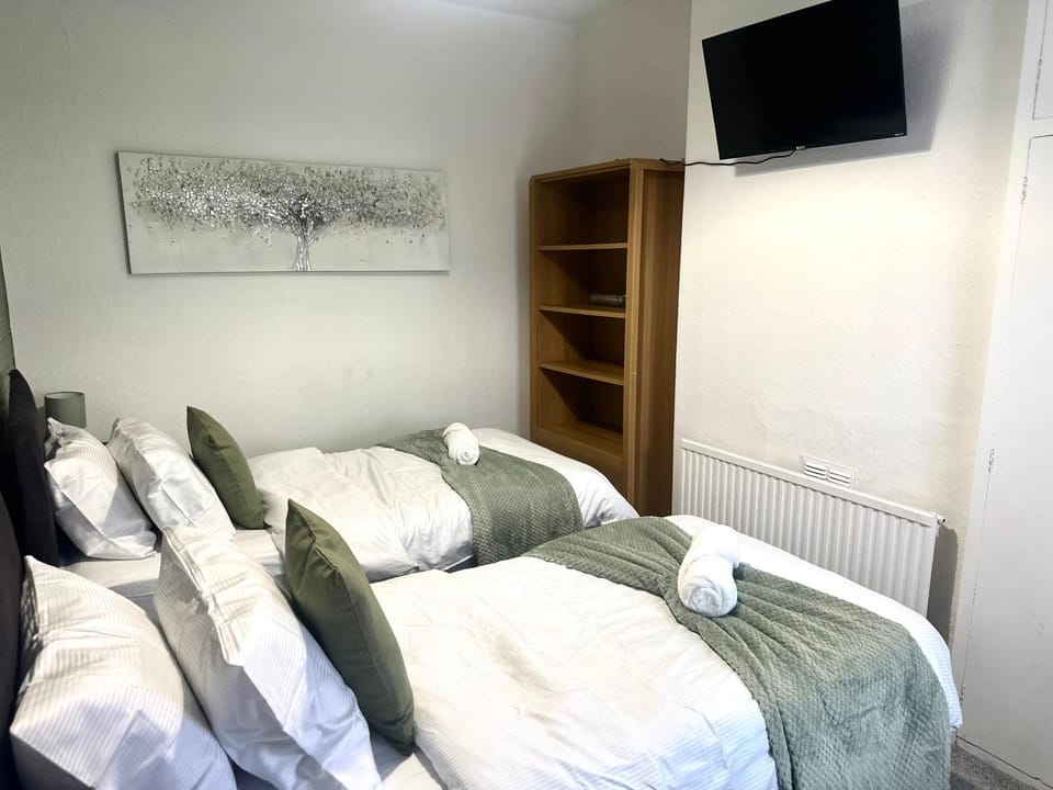 Nest House Crewe 4 Bedrooms Sleeps 7 House in Crewe