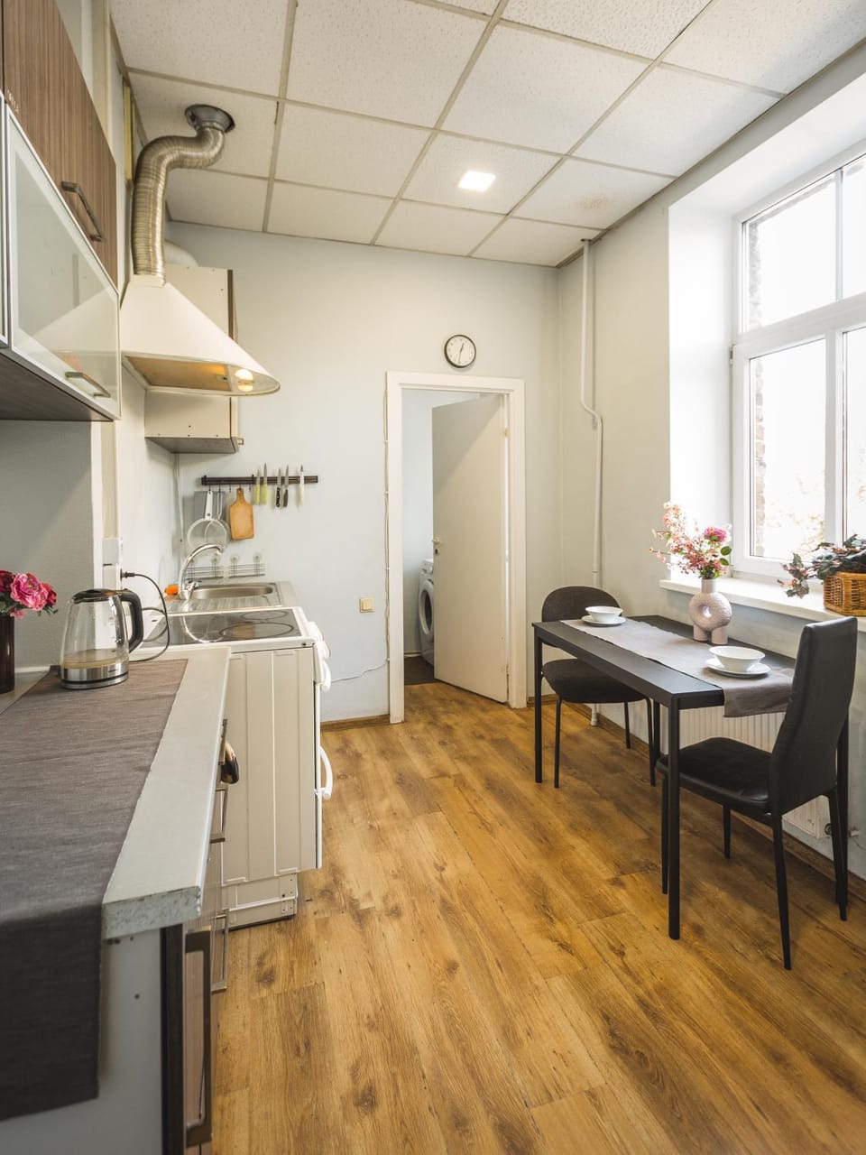 Kitchen or kitchenette, Dining area, Food, Family, microwave, oven, stove, kitchen