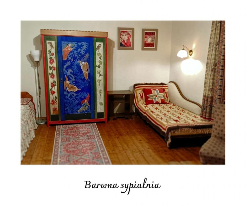 Bed, Photo of the whole room, Seating area, Bedroom, wardrobe