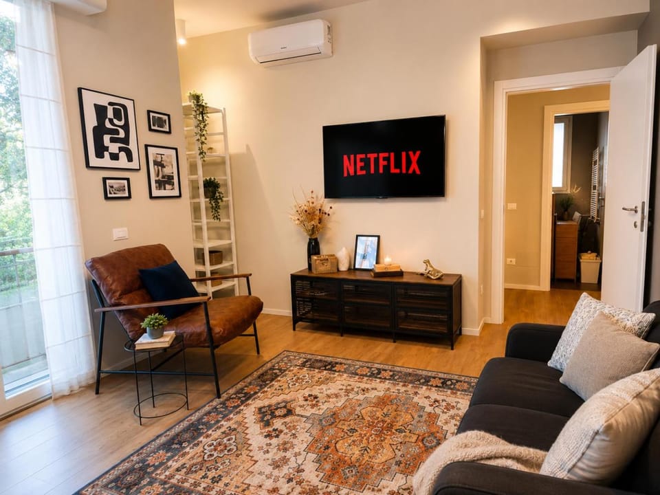 Communal lounge/ TV room, TV and multimedia, Living room, Seating area, heating, internet, soundproof, air conditioner