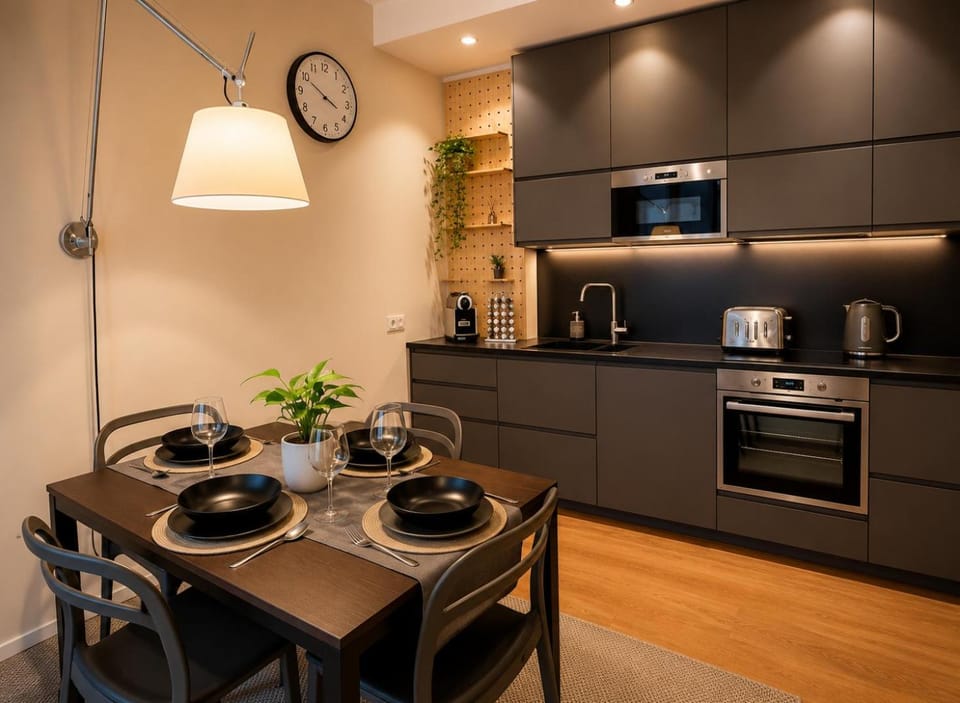 Coffee/tea facilities, Kitchen or kitchenette, Dining area, dishwasher, heating, internet, internet, microwave, oven, stove, toaster, kitchen, air conditioner