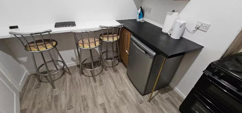 Kitchen or kitchenette, Seating area, kitchen