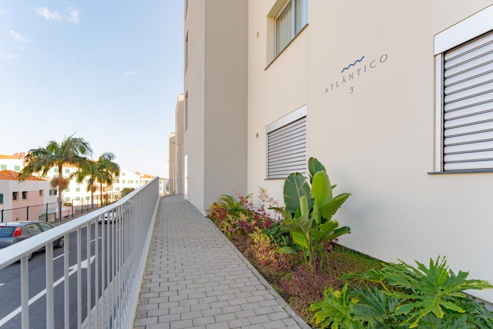 Atlantic Pearl Pool & Ocean View One Bedroom Apartment Apartment in Câmara De Lobos