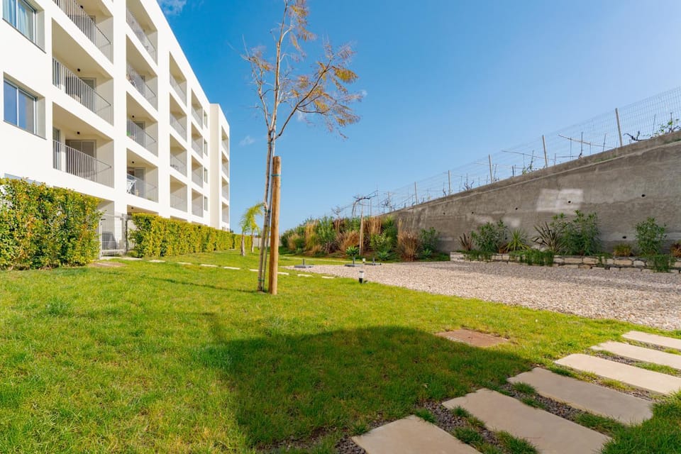 Atlantic Pearl Pool & Ocean View One Bedroom Apartment Apartment in Câmara De Lobos