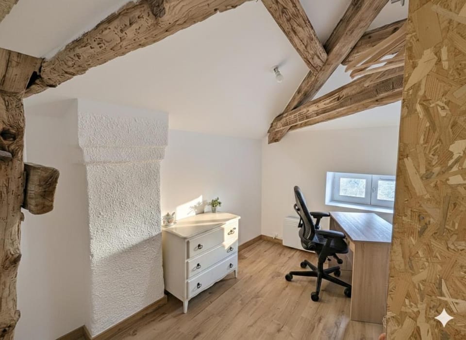 Studio spacieux avec bureau - Calme & Proche Lyon Apartment in Auvergne-Rhône-Alpes