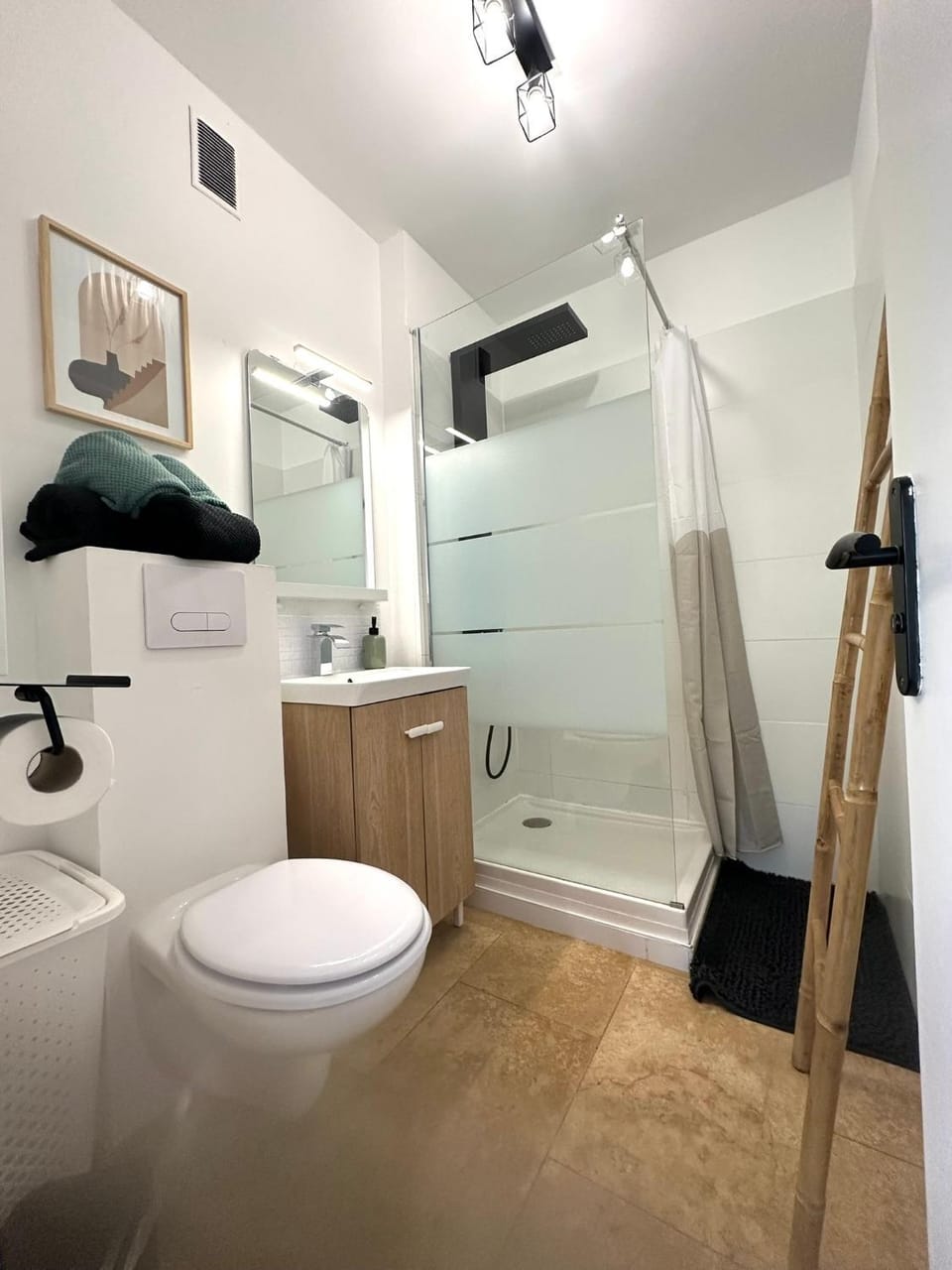 Shower, Toilet, Bathroom, towels