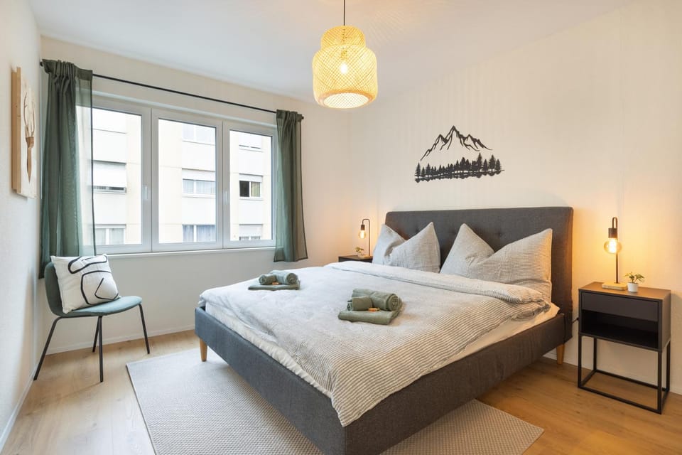 Bed, Photo of the whole room, Bedroom, towels