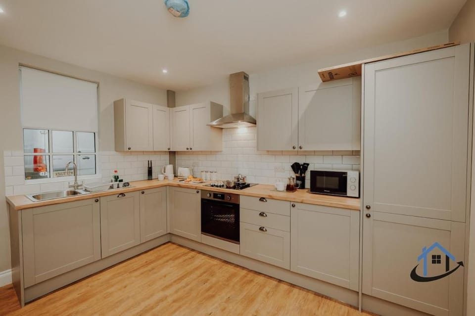 Coffee/tea facilities, Kitchen or kitchenette, pet friendly, stove