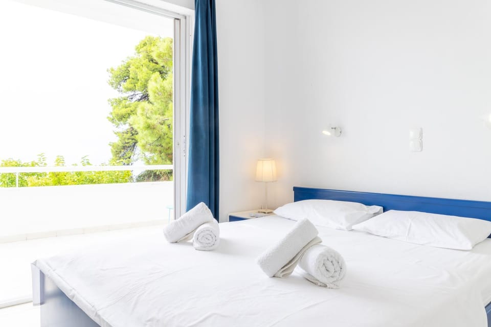 Bedroom, towels