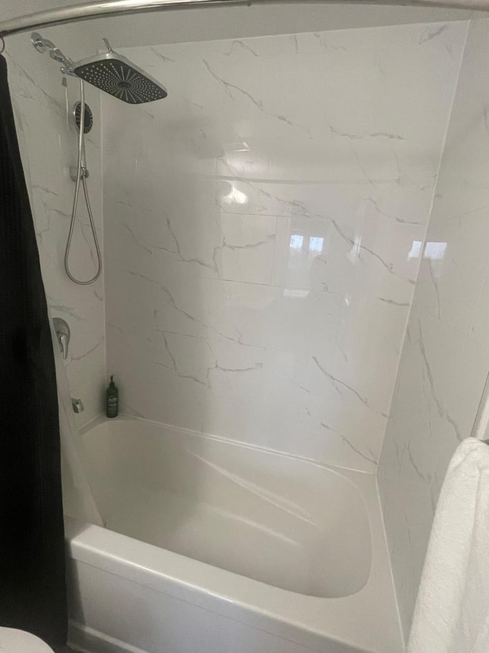 The Urban Oasis Suite Apartment in Windsor
