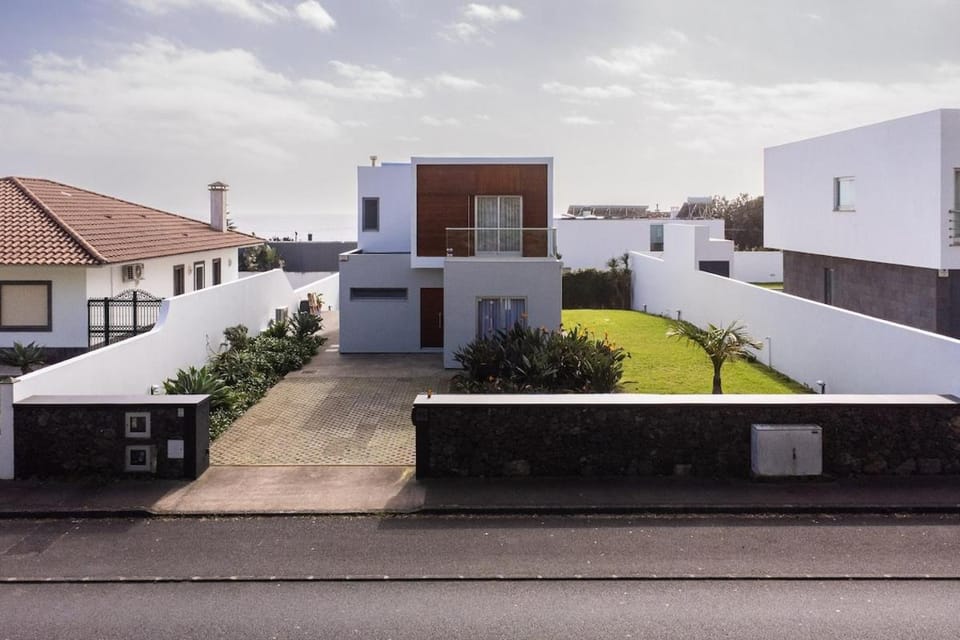 Property building, Facade/entrance, Parking
