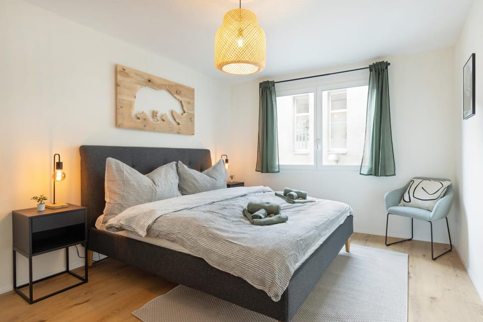 Bed, Photo of the whole room, Bedroom, towels
