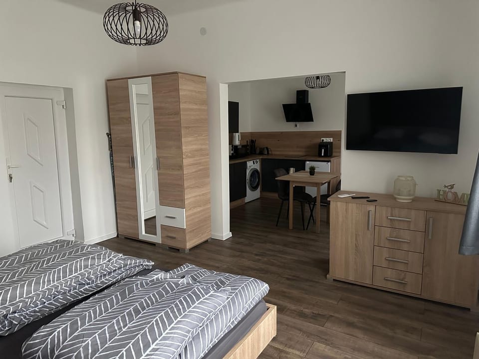 Kitchen or kitchenette, Bedroom