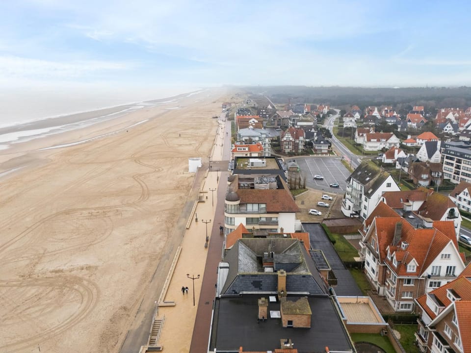 Property building, Neighbourhood, Natural landscape, Beach, Street view