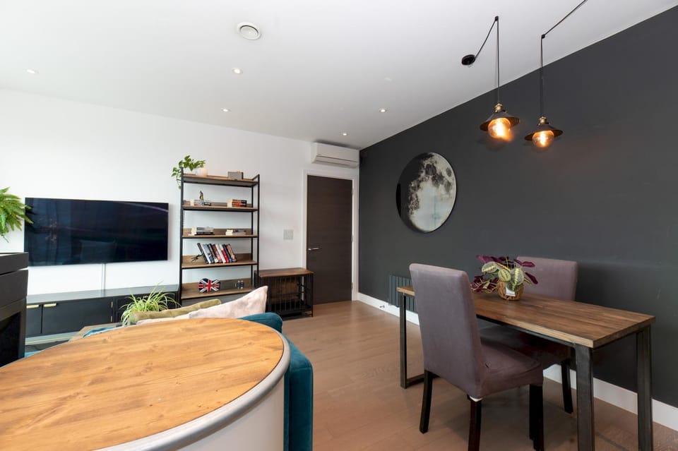 Communal lounge/ TV room, TV and multimedia, Living room, Other, Seating area, Dining area, Evening entertainment
