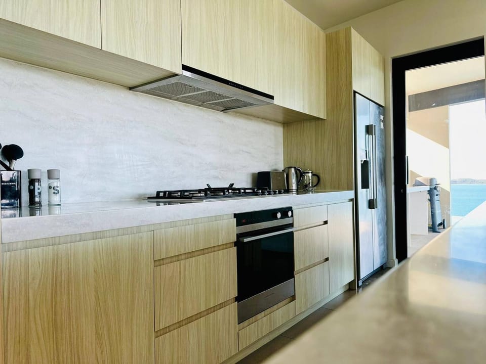 microwave, oven, kitchen