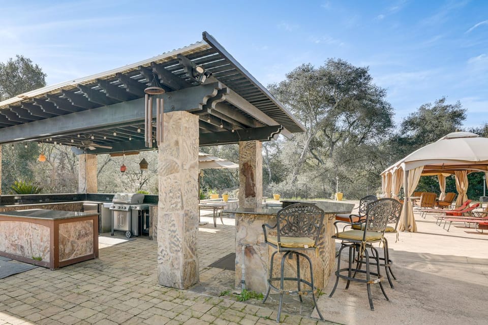 Pool, Peacocks & Views! Lavish Retreat in Gilroy House in San Francisco Bay Area