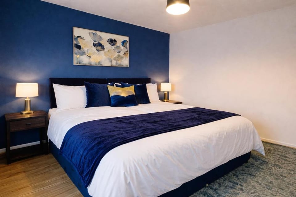 Bed, Bedroom, towels, towels