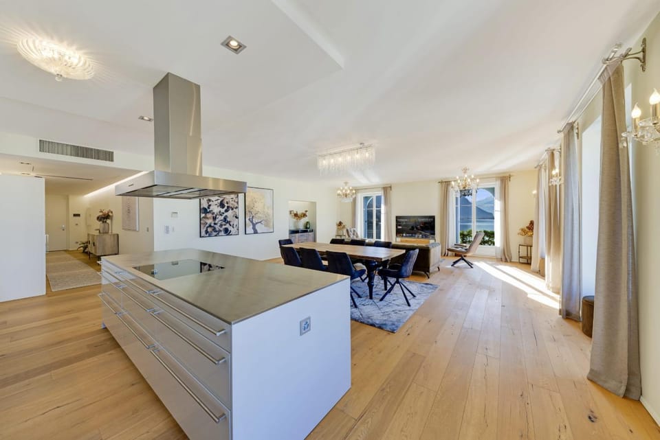 Kitchen or kitchenette, Dining area, minibar, stove