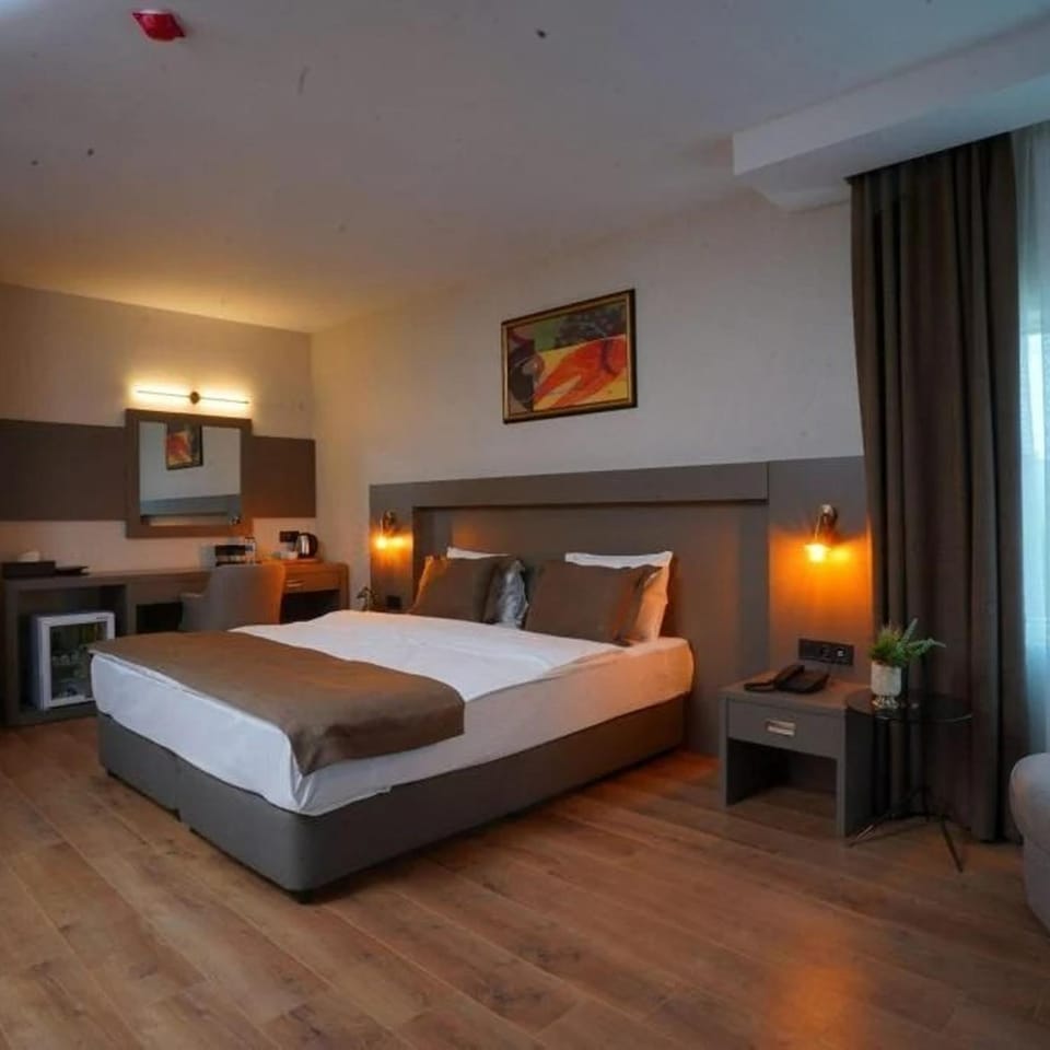 Photo of the whole room, Bedroom