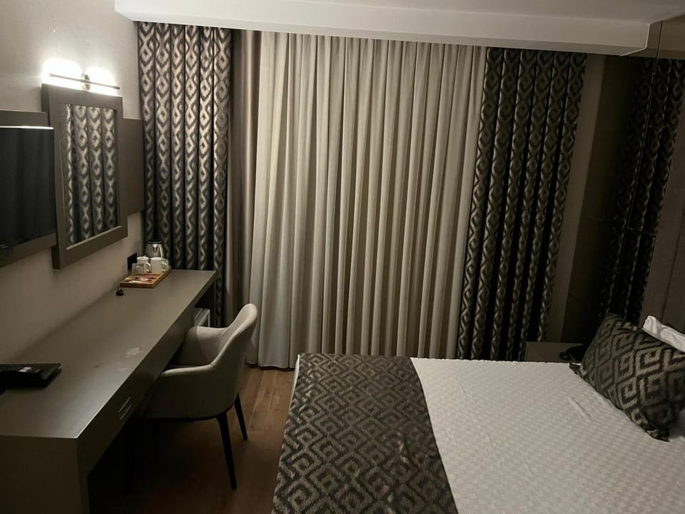 Communal lounge/ TV room, Bed, TV and multimedia, Seating area, Bedroom