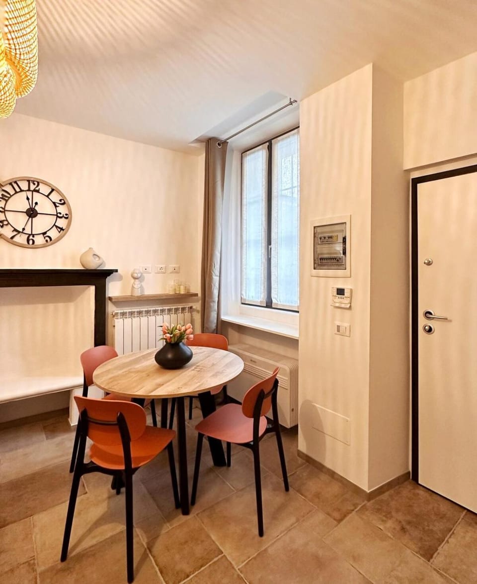 NAVIGLI, Incantevole Dimora Storica Ristrutturata vicino alla metro, con WiFi Apartment in Milan